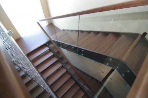 Stairs - Лестница со стеклянный ограждением